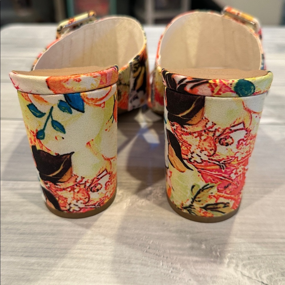 BAMBOO Sz 8.5 Floral Block Heels Vibrant Floral Design • NEW! - Picture 7 of 7